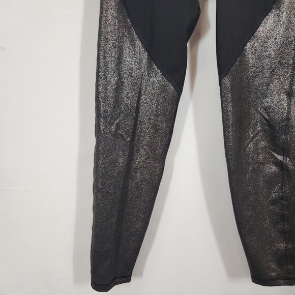 Old Navy Metallic Shine Accent‎ Workout Leggings in Black - Size medium - Picture 3 of 6